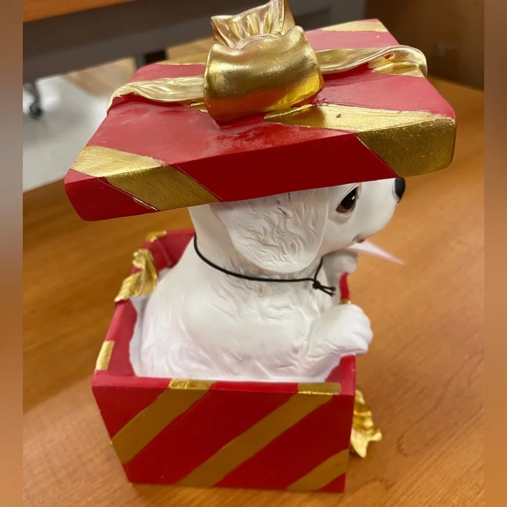 Christmas Puppy Dog in Red & Gold Gift Box Cupcakes & Cashmere 🎄Resin figurine